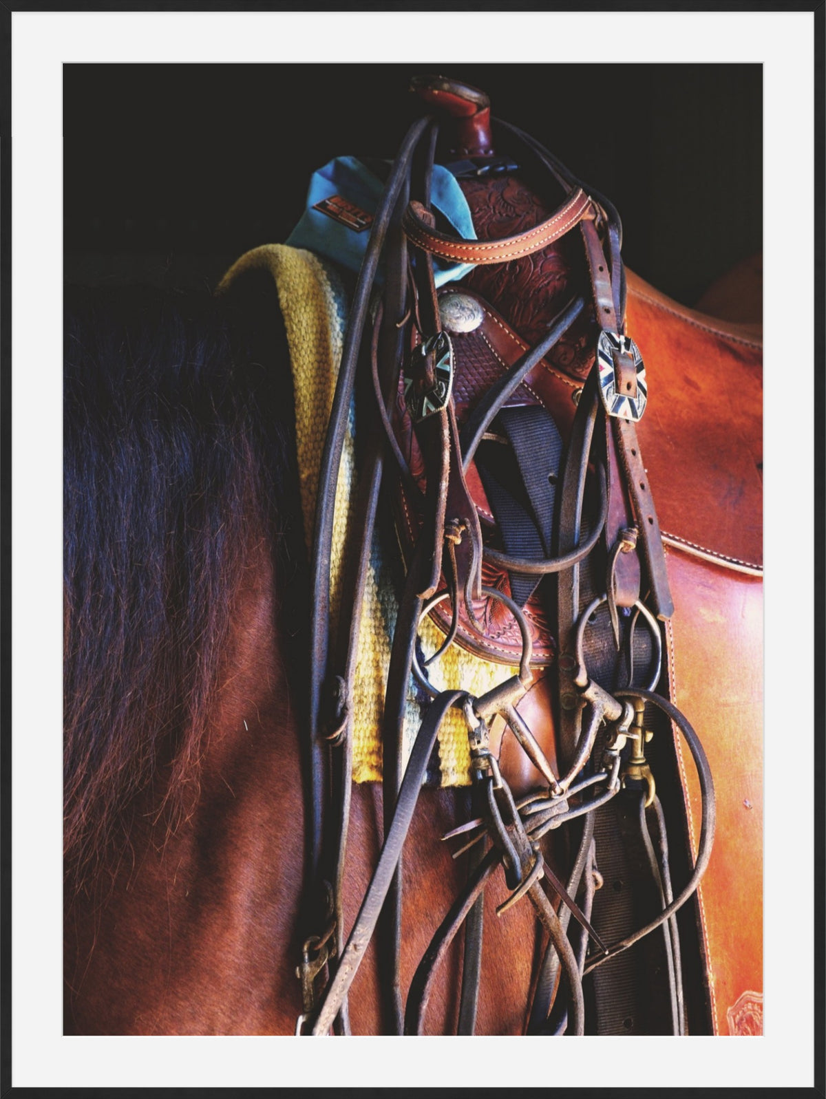 Western Saddle and Bridle on a Chestnut Horse — Equestrian Photo