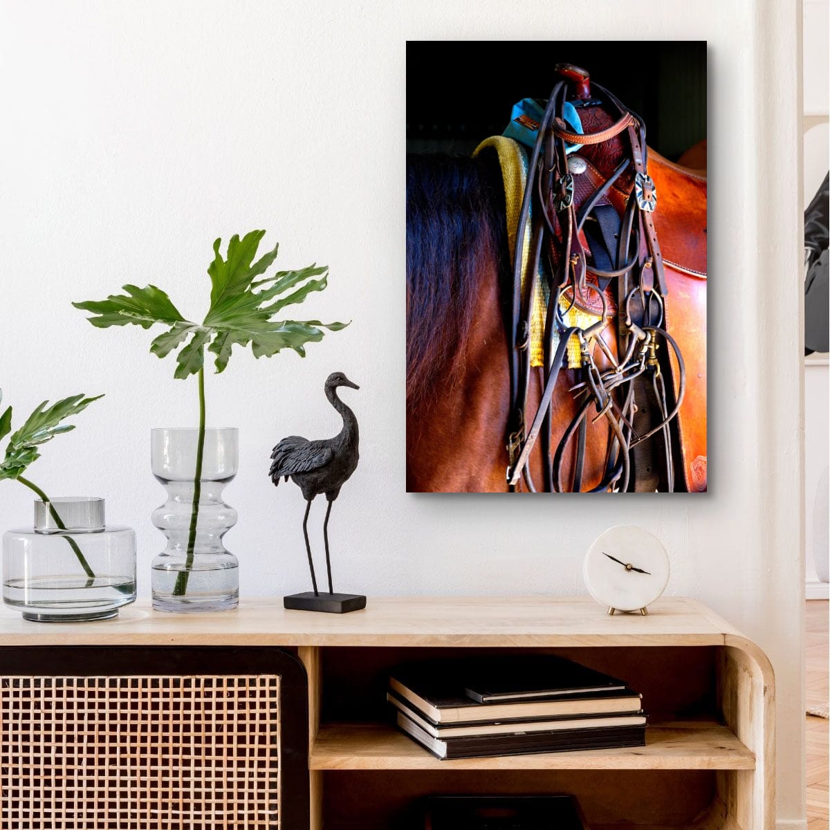 Western Saddle and Bridle on a Chestnut Horse — Equestrian Photo
