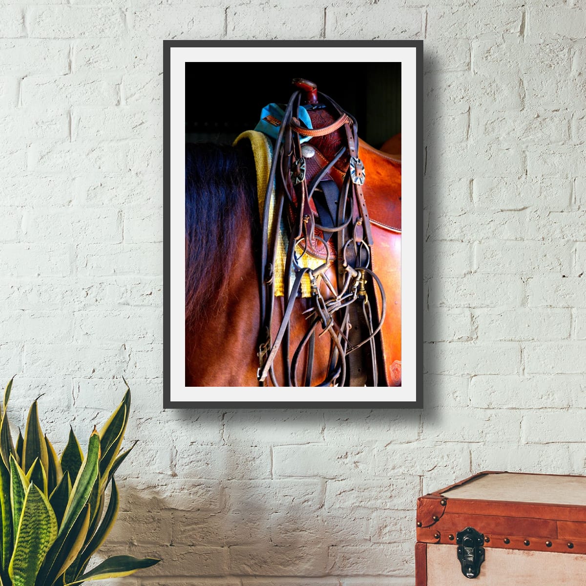 Western Saddle and Bridle on a Chestnut Horse — Equestrian Photo